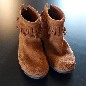 Minnetonka Child Back Zip Boot